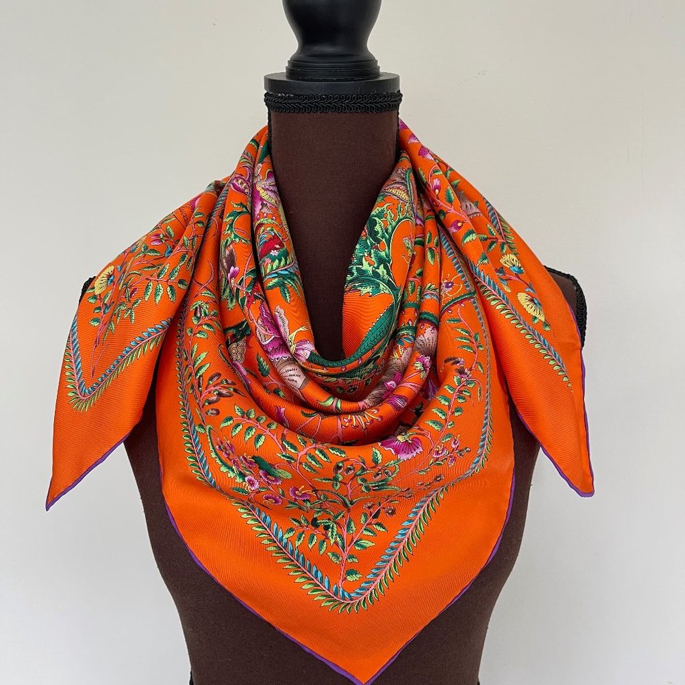 Display #1 New Gucci Scarf Floral Multicolor Flora Silk Wrap - Picture 11 of 15